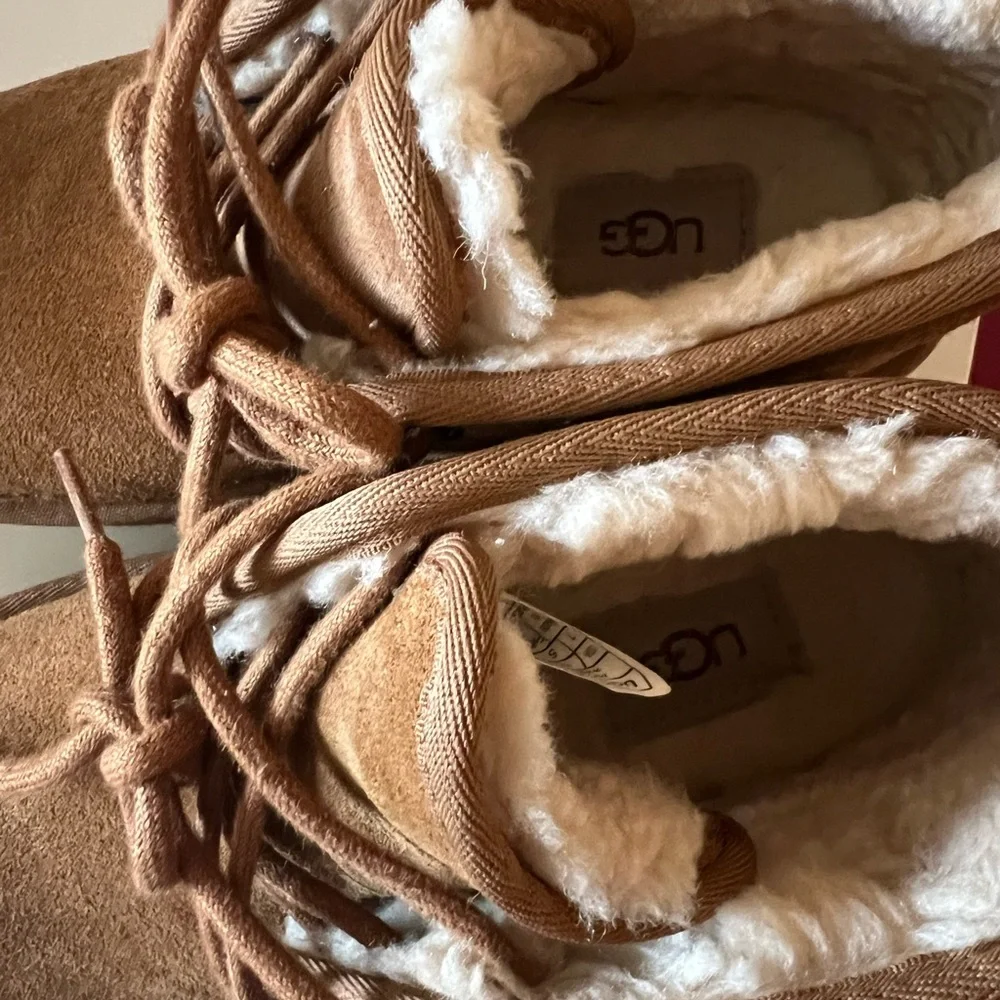 UGG Platform - Picture 2 of 4